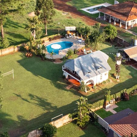 " Casa Quinta "San Bernardo" Con Pileta Y Amplio Jardin Villa Posadas Exterior photo